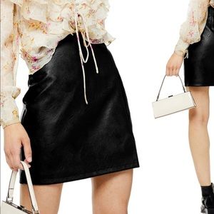 TOPSHOP Faux Leather Miniskirt in Black Size 2 - New